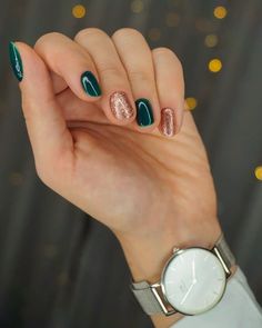 Christmas Holiday Nails Short, Nails Inspiration Holiday, Short January Nails Ideas, January Gel Nails Ideas Short, January Manicure Ideas, Natural Gel Nails Ideas Short Winter, Short Nails Color Ideas, Cute Gel Manicure Ideas, Diy Nails Christmas