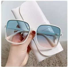 Brand new women white/blue over sized sunglasses Oversized Fashion, Glamour Vintage, نظارات شمسية, Spectacles Frames, Gradient Sunglasses, Blue Ray, Retro Sunglasses, Oversized Sunglasses, Vintage Glamour