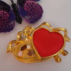 New Old Stock Nos Vintage Danecraft A Famous Jewelry Designer Red Silk Enamel Candy Heart Brooch! Adorable Nice Gift For Someone You Love! 2 1/4" In Size! Famous Jewelry Designers, Famous Jewelry, Elopement Planning, Heart Brooch, Heart Candy, Red Silk, Jewelry Designer, Red Gold, Elopement