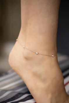 Our super dainty rose gold white stones anklet bracelet offers you a beautiful and elegant look for every occasion. This is surely a timeless piece and it is likely to be your new favorite for a stylish look. That dainty anklet bracelet would match well with anything in your closet. Hypo-allergenic, lightweight and minimalist.  That jewelry would also make a perfect gift for women 💖🎁 💫Listing is for 1 super dainty rose gold white stones anklet bracelet. 💎It is made of 925 sterling silver and Elegant Cubic Zirconia Anklets, Minimalist Rose Gold Anklet As Gift, Dainty Rose Gold Anklet As Gift, Dainty Rose Gold Anklets For Gift, Elegant Anklet, Rose Gold Anklet, Anklets Indian, Gold Knot Ring, Anklet Designs