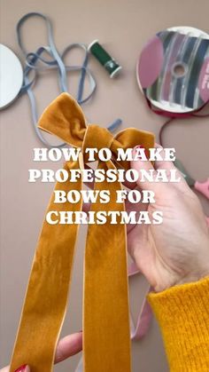 someone is making bows for christmas with the words how to make professional bows for christmas