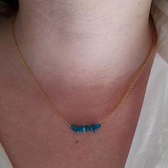 "Minimalist, wearable and delicate 14k gold filled necklace with apatite raw beads. Length: available from 14\" (35cm) to 24\" (61cm). Width raw chip beads: 3-5mm apatite raw chip beads. Width 14k gold filled chain: 1,66 mm. Materials: strong 14k gold filled lobster clasp. Handmade in Spain. ✩ Please kindly note that these raw stones are natural and irregulars so they can vary slightly in color and shape from the one on the pics. They can also contain some inclusions. ✩ Ideal for a gift to gold Blue Gemstone Necklace, Apatite Jewelry, Apatite Necklace, Gemstone Necklaces, Jewelry Birthday, Crystal Choker, Blue Apatite, Chip Beads, Moonstone Jewelry