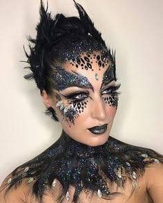 Colorful Halloween Makeup, Swan Halloween, Black Swan Makeup, Peacock Makeup, Carnaval Make-up, Dragon Makeup, Fantasy Make-up, Halloween Make-up Looks, Halloweenský Makeup