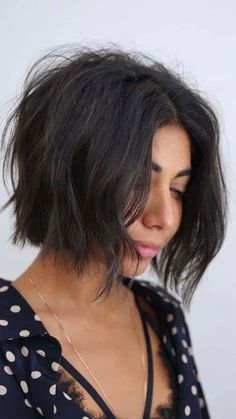 Shaggy Bob Thick Straight Hair, Short Shaggy Haircuts No Bangs, Bob For Wavy Fine Hair, Shaggy Chin Length Bob Hairstyles, Shaggy Bob With Undercut, Short Choppy Bobs For Thick Hair, Shagged Bob, Chin Length Shaggy Bob, Short Shaggy Haircuts For Thick Hair