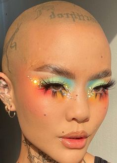 Cool Everyday Makeup, Ombre Makeup Looks Eyes, Experimental Eye Makeup, Experimental Makeup Looks, Colorful Under Eye Makeup, Colorful Glam Makeup, Artsy Eye Makeup, Creative Face Makeup, Pastel Makeup Looks