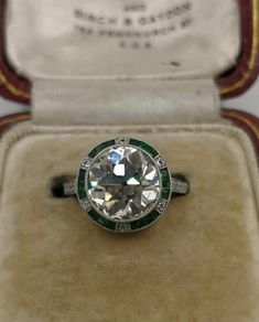 Diamond And Emerald Ring, Bijoux Art Deco, Bling Rings, Art Deco Diamond, Antique Diamond, Pretty Rings, Art Deco Ring