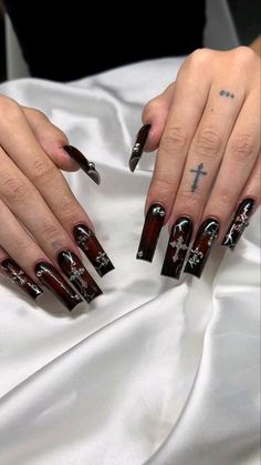 Grunge Nails With Charms, Black Chain Nails, Long Alt Nails, Goth Long Nails, Dark Nails With Gems, Acrylic Nail Designs Emo, Dark Nail Aesthetic, G59 Nails Acrylic, Emo Baddie Nails