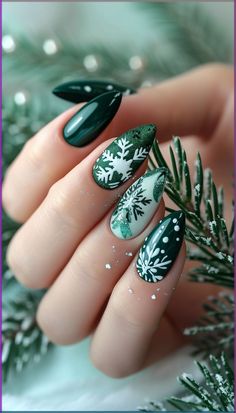 Get inspired by 40+ stunning Christmas nails that will make your holiday season extra special! From classic red and green to glittering holiday nails, there's something for every festive occasion. Discover how to make your Christmas nails stand out this year. Christmas Naildesign, Nailart Winter, Nails Navidad, Classy Nail Art Ideas, Festive Nail Designs, Holiday Nail Art, Blue Nail, Nail Swag