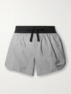 Ideal for outdoor workouts, Nike's shorts are cut from gently structured shell with a reflective finish, which increases visibility. They're designed for a slim fit and have an adjustable drawstring waistband. Nike High, Nike Short, Grey Nikes, Sports Suit, Gym Shorts, Outdoor Workouts, Nike Outfits, Ski Wear, Nike Shorts