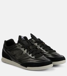 x Junya Watanabe – Baskets RC42 en cuir en noir – New Balance | Mytheresa Luxury Skincare Brands, Tie Dye Denim, Junya Watanabe, New Balance Shoes, Shoe Box, Manolo Blahnik, Leather Sneakers, New Black, Leather Shoulder Bag