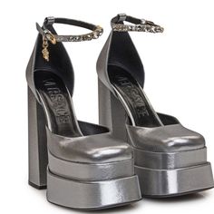 100% Authentic Guaranteed Allow 5 Days Handling Time Grey Satin Pump. Ankle Strap With Crystals. Medusa Pendant. Square Toe. High Heel. Double Platform. Outside: 100% Fabriclining: 100% Leathersole: 100% Leather Heel Height: 5,91plateau Height: 2,36 Versace Medusa Platform Heels White, Grey Platform Heels, Luxury Metallic Heels For Gala, Silver Heels With Round Toe, Luxury Metallic Round Toe Heels, Luxury Metallic Heels With Round Toe, Designer Silver Platform Heels, Designer Metallic Round Toe Heels, Designer Metallic Heels With Round Toe