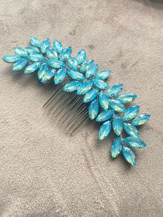 Aqua teal blue hair comb  Perfect for any occasion  Adding that little sparkle in the hair Teal Blue Hair, Sky Blue Hair, Baby Blue Hair, Hair Color Blue, Spring Hairstyles, Hair Combs, Green Colour, Aqua Green, Xmas Crafts