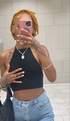 Retwist Styles For Short Locs, Female Loc Styles, Short Locs Hairstyles For Women, Short Dread Styles, Long Loc Styles, Pretty Dreads, Short Loc Styles