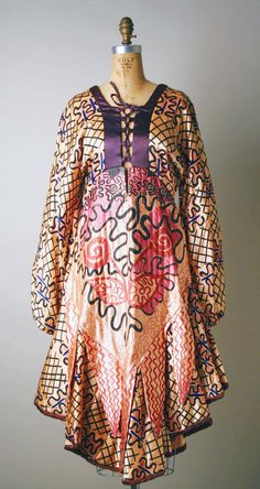 ZANDRA RHODES3 Zandra Rhodes, Fashion 1960s, Hippy Chic, Hippie Costume, Costume Institute, 1970s Fashion, 1960s Fashion, Art Dress, 60s Fashion