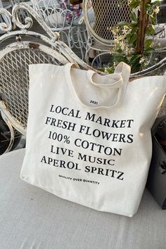 Art Bag Aesthetic, Cute Tote Bags Aesthetic, Summer Bag Aesthetic, Tote Bag Design Ideas Aesthetic, Aesthetic Tote Bag Design, Canvas Tote Bag Design, Tote Bags Aesthetic, Graphic Tote Bag, Fresh Flower Market