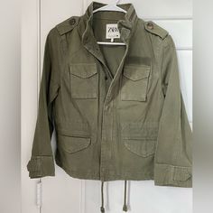 Nwot Army Green Spring Military Outerwear With Multiple Pockets, Green Spring Outerwear With Multiple Pockets, Spring Green Outerwear With Multiple Pockets, Zara Utility Outerwear With Pockets, Casual Zara Utility Jacket For Fall, Zara Khaki Utility Jacket For Winter, Zara Khaki Utility Jacket For Fall, Zara Khaki Cotton Outerwear, Zara Khaki Long Sleeve Utility Jacket