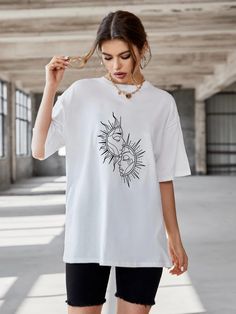 Oversized Photoshoot, Oversized Printed Shirt, Printed Tee Women, Creative T Shirt Design, Trendy Shirt Designs, T Shirt Painting, Cute Shirt Designs, Shirt Design Inspiration, Tee Shirt Designs