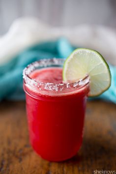 Homemade frozen margaritas are better than anything you'll get from a bottle Homemade Strawberry Margaritas, Pineapple Margarita Recipe, Lime Margarita Recipe, Frozen Watermelon Margarita, Strawberry Margaritas, Mango Margarita Recipe, Frozen Mango Margarita, Frozen Strawberry Margarita, Strawberry Margarita Recipe