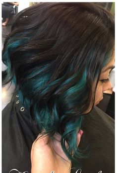 Dark Green Highlights In Brown Hair, Teal Underneath Hair, Teal Hair Highlights, Peacock Hair Color, Turquoise Hair Color, Mid Hair, Short Blue Hair