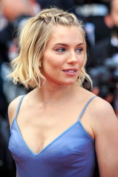 Sienna Miller at the Cannes Film Festival closing ceremony. #siennamiller #braids #Cannes #Cannes2015 #Cannesfilmfestival French Braid Hairstyles, Peinados Fáciles Para Cabello Corto, Hair Styles 2017, Chic Hairstyles, Penteado Cabelo Curto, Easy Braids, Short Hairstyle, Body Makeup