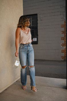 Chic Mom Outfits, Look Jean, Mom Jeans Outfit, Jeans Outfit Women, Jeans Outfit Summer, Summer Outfits For Moms, Outfit Jeans, Summer Fashion Outfits, Mom Outfits