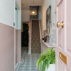 Colourblock to add hints of colour to your home. Clash of patterns and styles. Anything goes Pink And White Hallway, Pink And Black Hallway, Pink Hallway Ideas, Two Tone Hallway, Cream Hallway, Black And White Hallway, Beige Hallway, Stairway Ideas