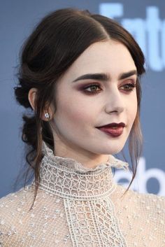 Beauty Trends That Are Already Taking Over for 2019 Bangs Sideswept, Lily Collins Eyebrows, Lily Collins Makeup, ليلي كولينز, Ghost Makeup, Halloweenský Makeup, Vampire Makeup, Red Eyeshadow, Beauty Make-up