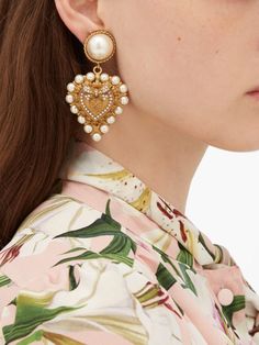 Dolce Gabbana Jewelry, Dolce And Gabbana Earrings, Pirate Jewelry, Earrings Outfit, Heart Clip, Hanging Earrings, Floral Print Blouses, Fantasy Jewelry, Gorgeous Jewelry