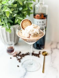 Espresso Martini Affogato, Espresso Vodka, Vanilla Gelato, Cocktail Recipes Tequila, Italian Desserts Traditional, Winter Cocktails Recipes, Desert Drinks, Espresso Martini Recipe, Italian Drinks