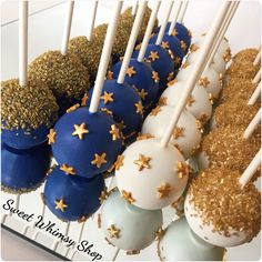 there are many cake pops with gold stars on them