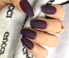 Nails Maroon, Dark Purple Nails, Unghie Sfumate, Fall Acrylic, Matte Purple, Coffin Nails Matte, Black Peacock, Maroon Nails, Nails Matte