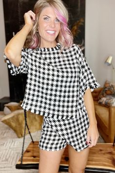 Super cute, amazing fit, true to size, paired perfectly with the Tweed houndstooth skort Chic Houndstooth Tops For Workwear, Chic Houndstooth Pattern Tops For Workwear, Chic Houndstooth Workwear Tops, Casual Houndstooth Collared Top, Chic Houndstooth Pattern Tops, Houndstooth Skirt Set, Elegant Double-breasted Houndstooth Tweed Jacket, Spring Houndstooth Mini Skirt, Elegant Houndstooth Mini Skirt