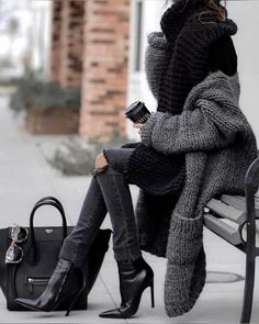 Fall Fashion Coats, Outfit Trends, Beige Shoes, Fall Winter Outfits, Street Styles, Black Outfit, Long Coat, Victoria Beckham