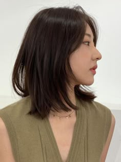 Medium Length Hair Side Bangs, Shoulder Length Haircut With Side Bangs, Medium Length Haircut Korean, Shoulder Length Hair With Side Bangs, Short Hair Side Bangs, Side Bangs Short Hair, Short Hair With Side Bangs, Korean Side Bangs, Short Shoulder Length Hair