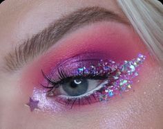 Make Up With Glitter Sparkle, Pink New Years Makeup, Space Cowgirl Makeup Ideas, Pink Cowgirl Makeup, Makeup With Sparkles, Glitter Cowgirl Aesthetic, Pink Glitter Makeup Looks, Glittery Pink Makeup, Euphoria Party Makeup