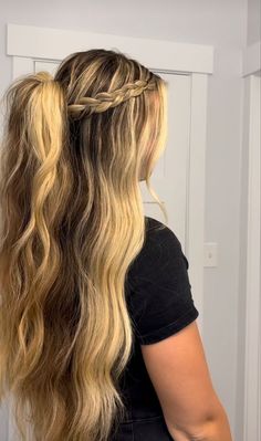 Graduation Hair, Hairstyle Examples, Simple Prom Hair, Prom 2024, Dance Hairstyles, Hair Stylies, Amazing Photo, Hairdo For Long Hair, Hair Stylist Life