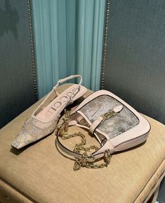 Gucci Outfits Women, Gucci Bags Handbags, Mini Designer Bags, Shoes And Purse, Shoes Heels Classy, Crystal Bags, Pretty Bags, Kendall Jenner Style, Doja Cat