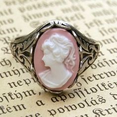 Vintage Style Cameo On Pink Setting In Silver Tone. Size 9. Cameo Jewelry, Vintage Cameo, Cameo Ring, Trendy Ring, Jewelry Model, Old Book, Christmas Gift Jewelry, Moda Vintage, Pink Ring