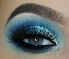 Blue Eyed Makeup, Blue Shadow Makeup, Makeup Ideas Blue, Maquillage Halloween Simple, Blue Eyes Makeup, Make Up Designs, Silicone Makeup, Hooded Eye Makeup