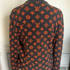 I Am The Original Owner. Purchased New From Lv. Size Medium. Excellent Condition. Only Wore 3-4 Times. Stored In Sealed Bag. Only Slight Issue Is That One Side Of The Lv Collar Tag Has Pulled Away From The One Stitch (See Pic). Obviously, That’s Not Visible When It’s Being Worn And Is Purely Cosmetic On The Inside. Elevate Your Wardrobe With This Luxurious Louis Vuitton Cashmere Knit Sweater. The Elegant Gray Color And Monogram Pattern Make It A Versatile Piece That Can Be Dressed Up Or Down. Cr Louis Vuitton Sweater, Monogram Pattern, U Neck, Sweaters Crewneck, Neck Designs, Pullover Styling, Knit Sweater, Fashion Forward, Knitted Sweaters