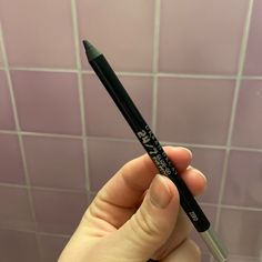 Urban Decay 24/7 Glide On Pencil New Never Used Shade: Zero Urban Decay Ultimate Basics, Urban Decay Eyeliner, Eyeliner Color, Waterproof Eyeliner Pencil, Urban Decay Makeup, Black Eyeliner, Eye Pencil, Waterproof Eyeliner, Pencil Eyeliner