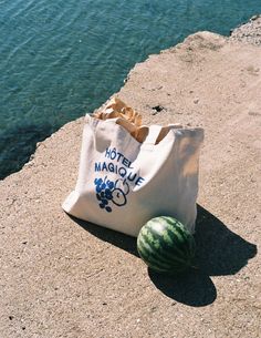 Charming Kitchen, Beach House Design, Oui Oui, Beach Accessories, Vogue Fashion, Fashion Editor, Stylish Fashion, Summer Aesthetic, Beach Bag