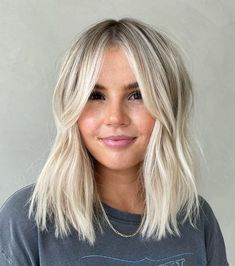 Blonde Long Lob, Keaton Oaks Hair, Summer Blonde Short Hair, Short Blonde Summer Hair, Blonde Hair Summer 2024, Mid Short Hairstyle Women, Blond Mid Length Hair, Short Blonde Hairstyle Women, Medium Length Platinum Blonde Hair