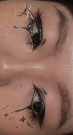 Cute Black Eyeliner Looks, Graphic Eyeliner Monolid, Black Eyeliner Looks Creative, Black And White Eyeliner Ideas, Fun Eyeliner Ideas, Edgy Eyeliner Aesthetic, White Eyeliner Aesthetic, Witchy Eyeliner, Cross Eyeliner