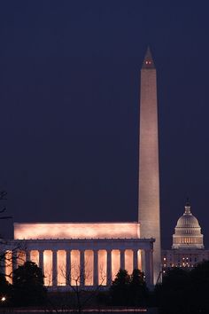 the washington monument is lit up at night