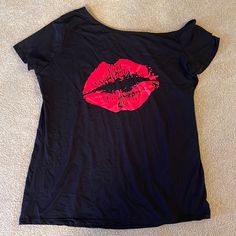 Never Worn Runs Small No Returns Amazon Fitted Cotton Tops, Casual Crew Neck Tops From Amazon, Casual Amazon Crew Neck Tops, Casual Amazon Short Sleeve Top, Black Graphic Tee For Night Out, Shoulder Kiss, Black Short Sleeve T-shirt For Valentine's Day, Off The Shoulder, Black And Red