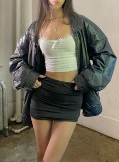 #leatherjacket #leatherjacketoutfit #vintageclothing #outfitidea #falloutfit #autumnoutfit #fallfit Hailey Bieber fashion, leather bomber, new york style, streetstyle, y2k style, french style, date outfit, night out outfit, vintage fit, fit check, ootd, ootn, style inspo, outfit idea, model off duty, biker jacket, retro jacket, bomber jacket, festival outfit, country outfit, country core style, cottage style, cowgirl jacket, cowgirl outfit, trendy jacket, fall coat, winter jacket, winter outfit, seasonal fashion, timeless fashion, viral jacket, soft grunge outfit Hailey Bieber Fashion, Soft Grunge Outfit, Country Core, Outfit Country, Country Outfit, Model Off Duty, Grunge Fashion Soft, Retro Jacket, Fresh Outfits