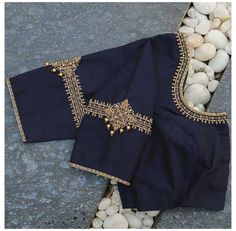 Aari Work Blouse Design, Indian Blouse Designs, Designs Blouse, Minimal Beauty, Blouse Ideas, Blouse Designs Indian