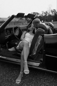 Couple snuggles romantically in a vintage car at a drive in movie theater Classic Engagement Photos, Classy Engagement Photos, Engagement Announcement Photos, Santa Barbara Courthouse, Mike Dirnt