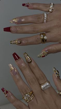 Gold Red Nails Acrylic, Nail Inspiration With Charms, Red Nails With Gold Details, Red Nails Gold Jewelry, Deep Red And Gold Nails, Night Nails Design, Nail Ideas Red And Gold, Gold And Red Nails Ideas, Christmas Nails Gold And Red